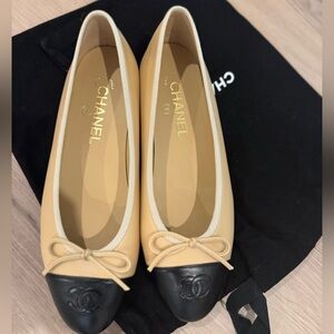 CHANEL Women's Beige and Black Flats